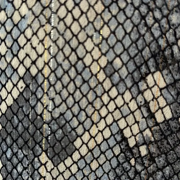 White House Black Market Blue reptile/metallic thread print Blouse, size 12 - Picture 10 of 11